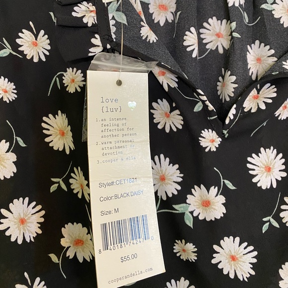 BNWT Black Daisy blouse. - Picture 2 of 3